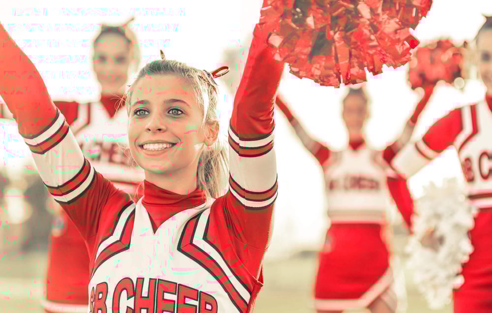 Cheerleaderin während des Trainings