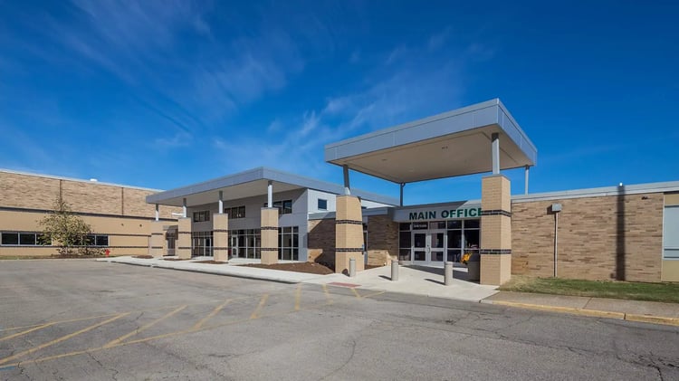 Eingang der West Catholic High School